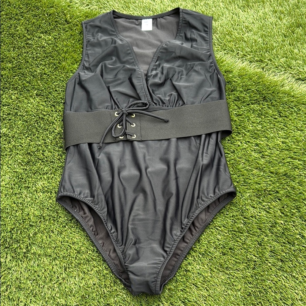 Venus size 14 Black One Piece b neck with belt NWOT bathing suit swimsuit